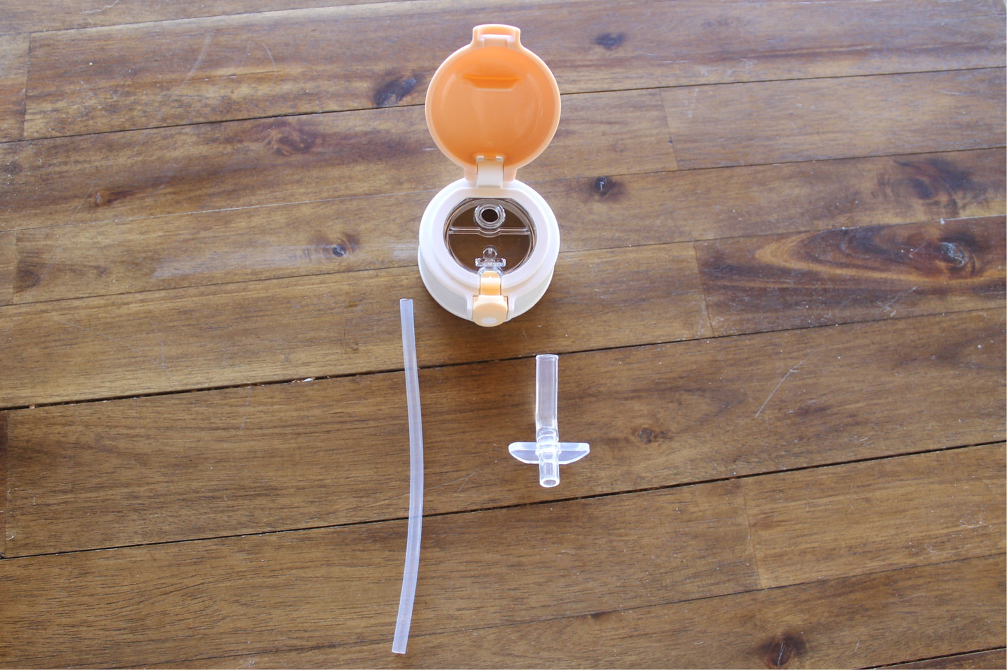 Wilder Deer Mama w/baby Kids Water Bottle w/button lid in White